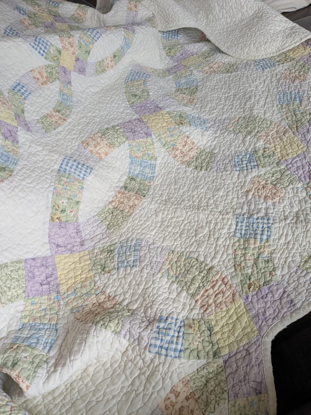 Vintage Double Wedding Ring Patchwork Quilt - Pastel Multi